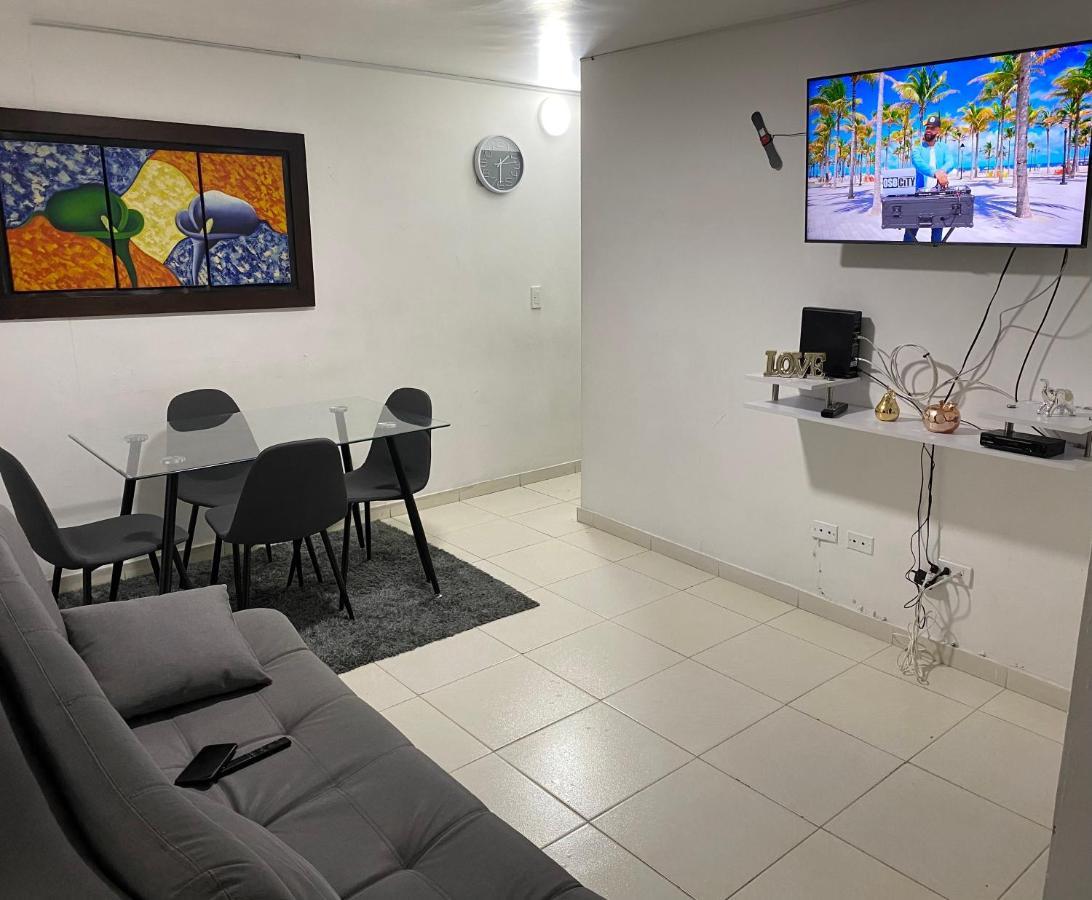 Apartamento Aparta En Laureles Estadio 105 Mts Cuadrados *